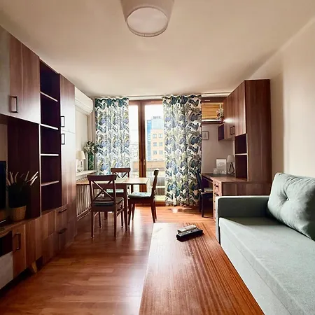 Park Mirowski Standard Lejlighed