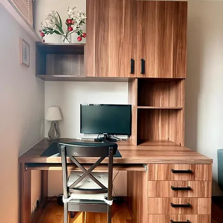 Park Mirowski Standard شقة وارسو